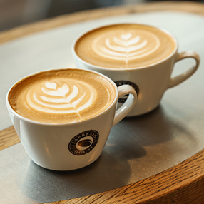 to kopper kaffer fra Espresso House 